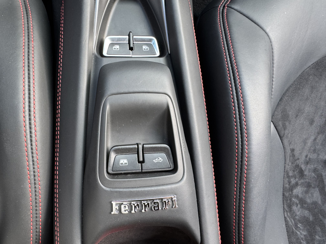 Ferrari F8 Spider — 26