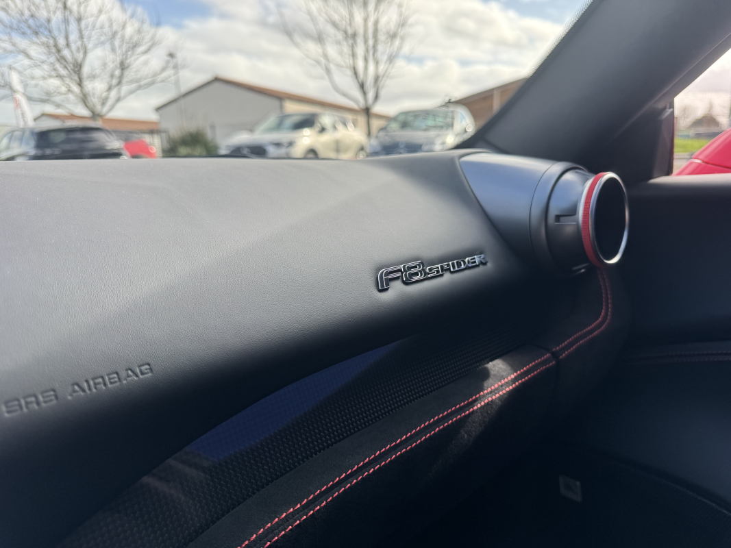 Ferrari F8 Spider — 35