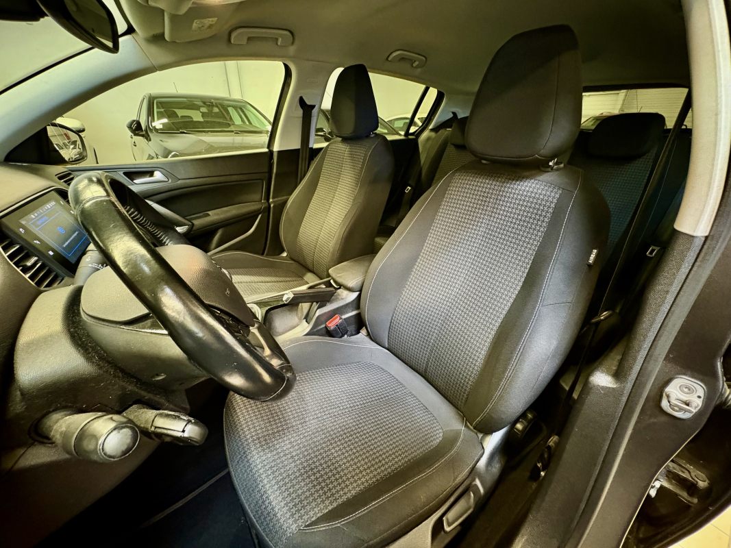 Peugeot 308 — 11