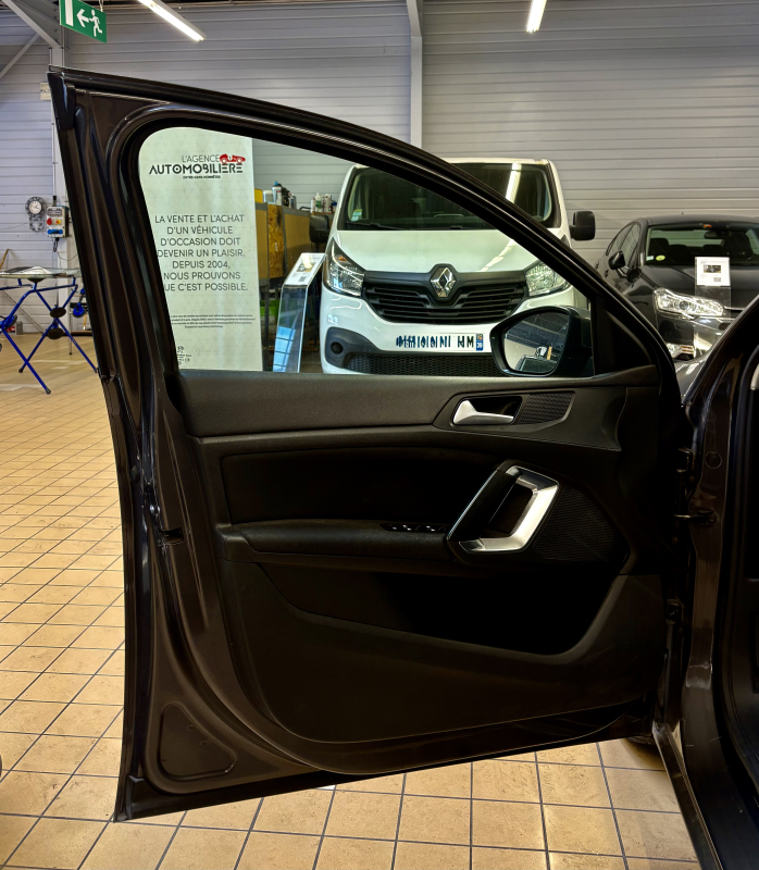 Peugeot 308 — 23