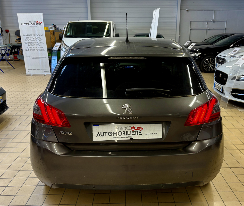 Peugeot 308 — 7