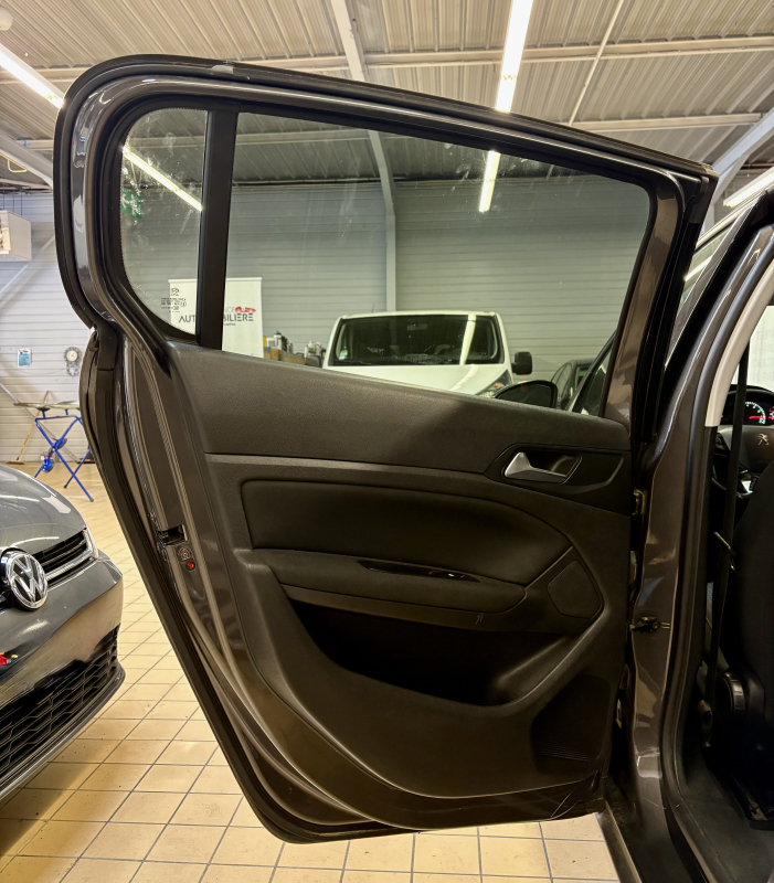 Peugeot 308 — 25