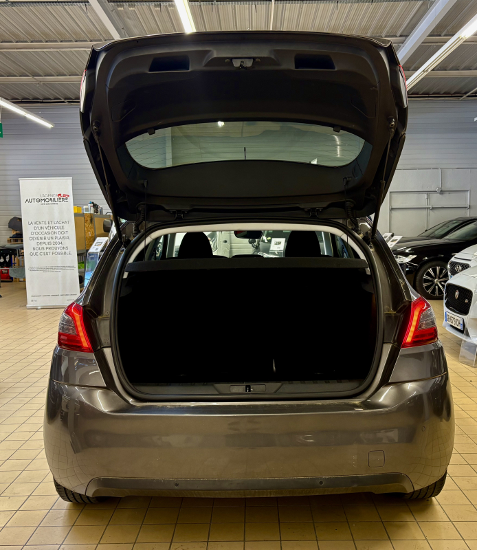 Peugeot 308 — 8