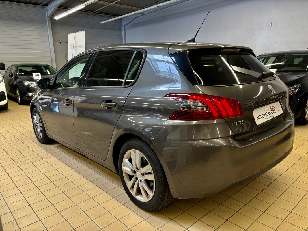 Peugeot 308 — 10