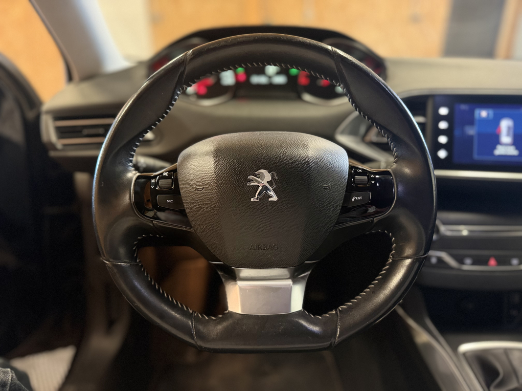 Peugeot 308 — 8