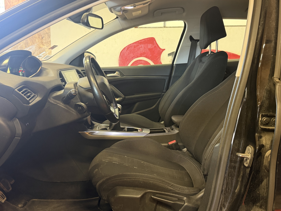 Peugeot 308 — 9