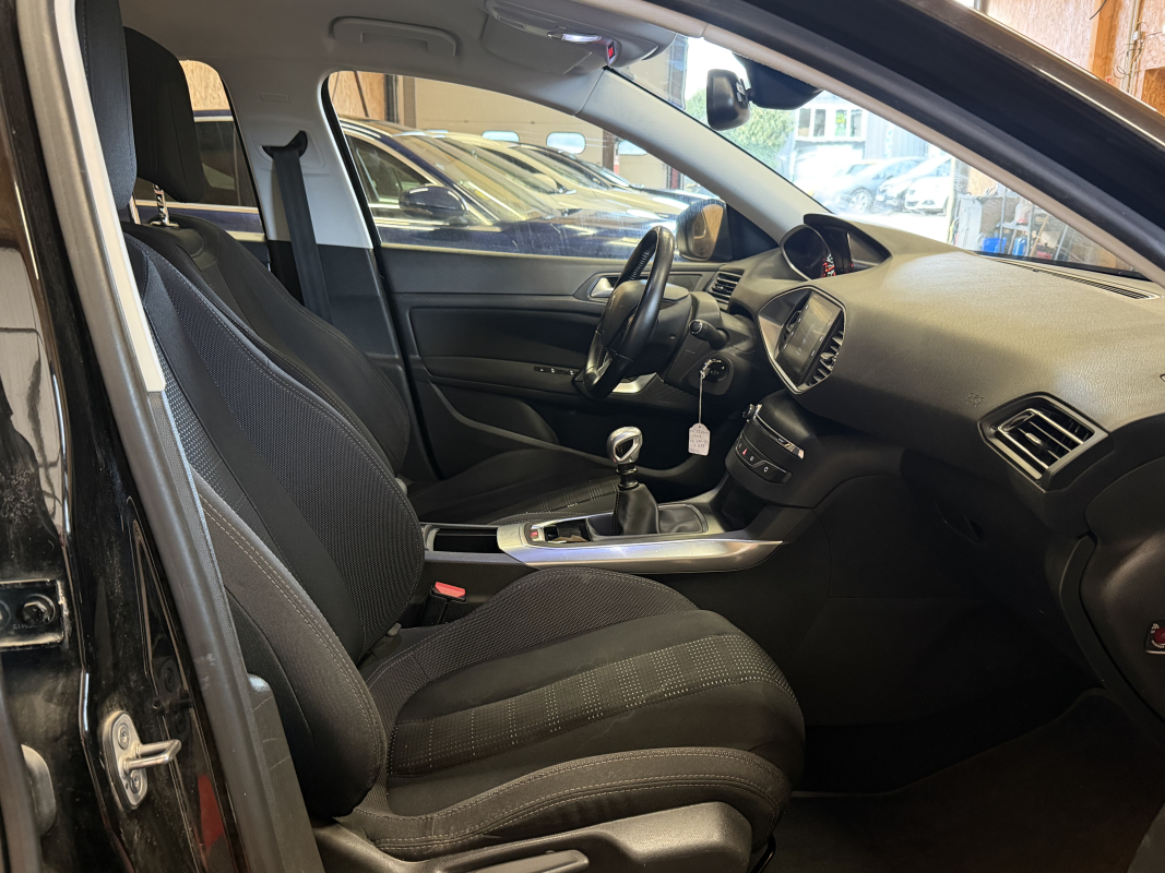 Peugeot 308 — 11