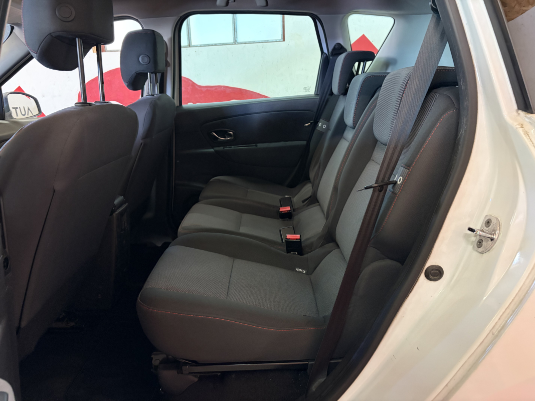 Renault Scenic — 12