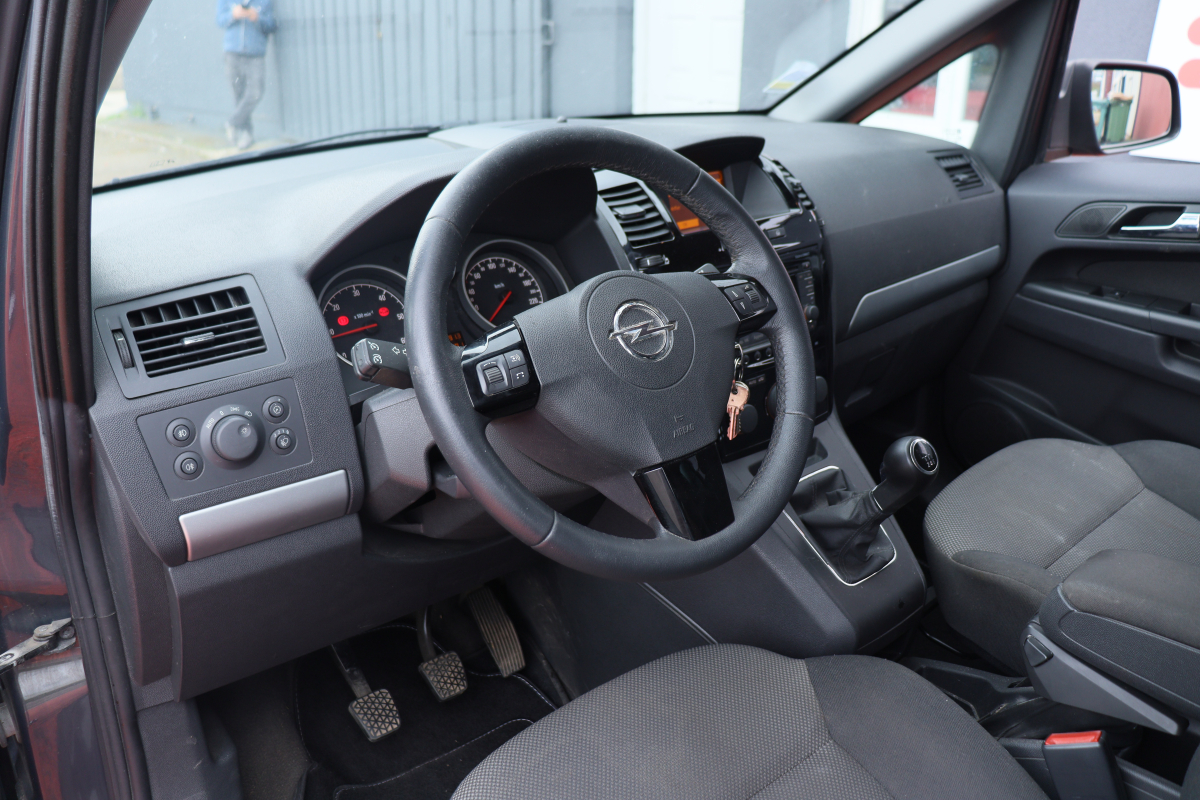 Opel Zafira — 16