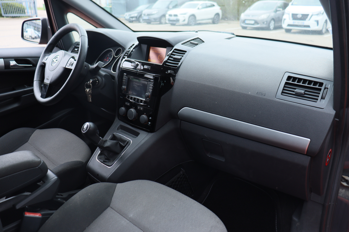 Opel Zafira — 10