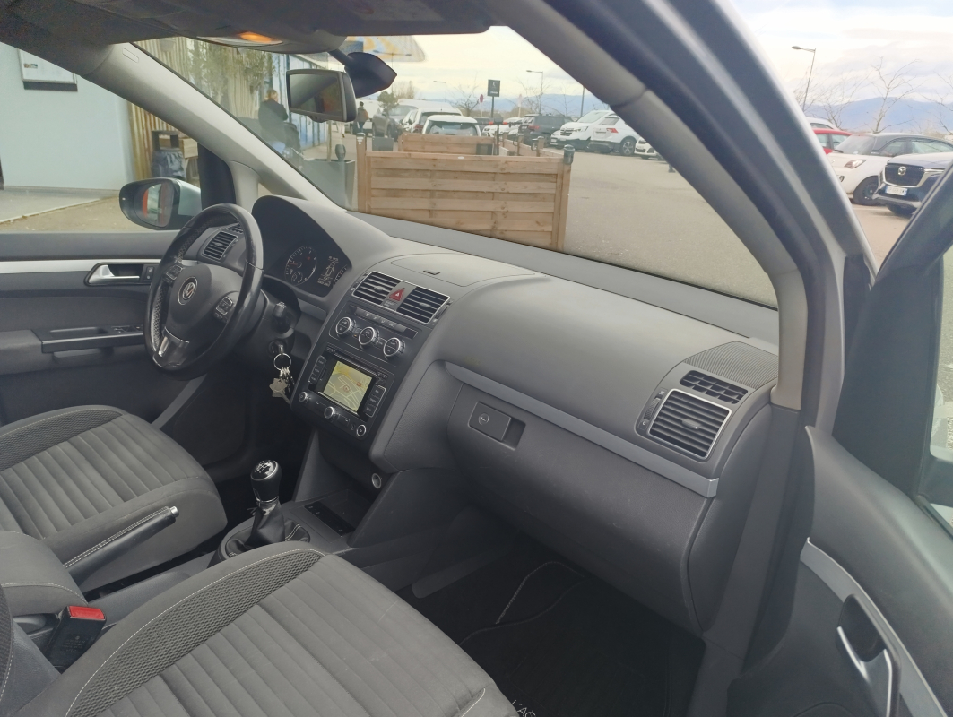 Volkswagen Touran — 12