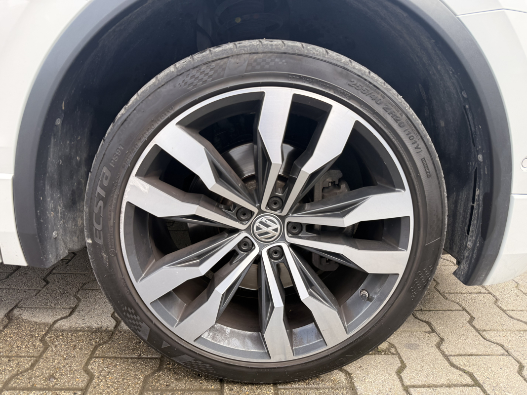 Volkswagen Tiguan — 18