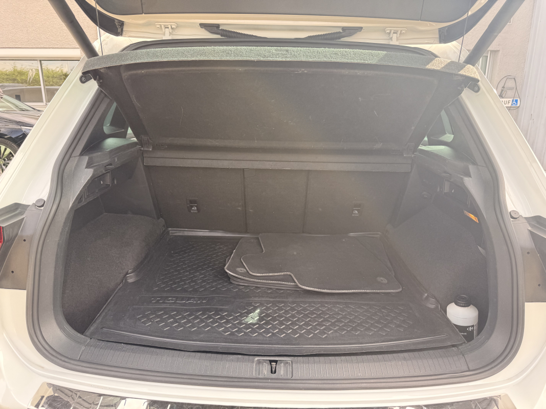 Volkswagen Tiguan — 16