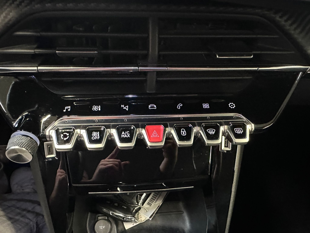 Peugeot 2008 — 18