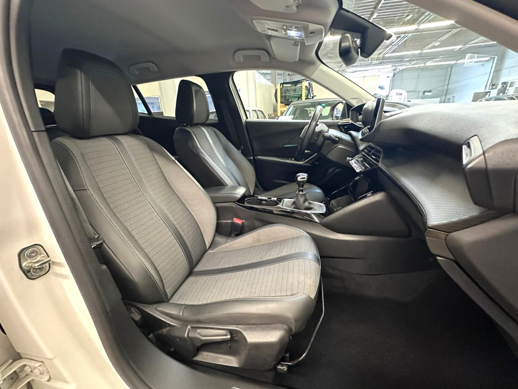 Peugeot 2008 — 14