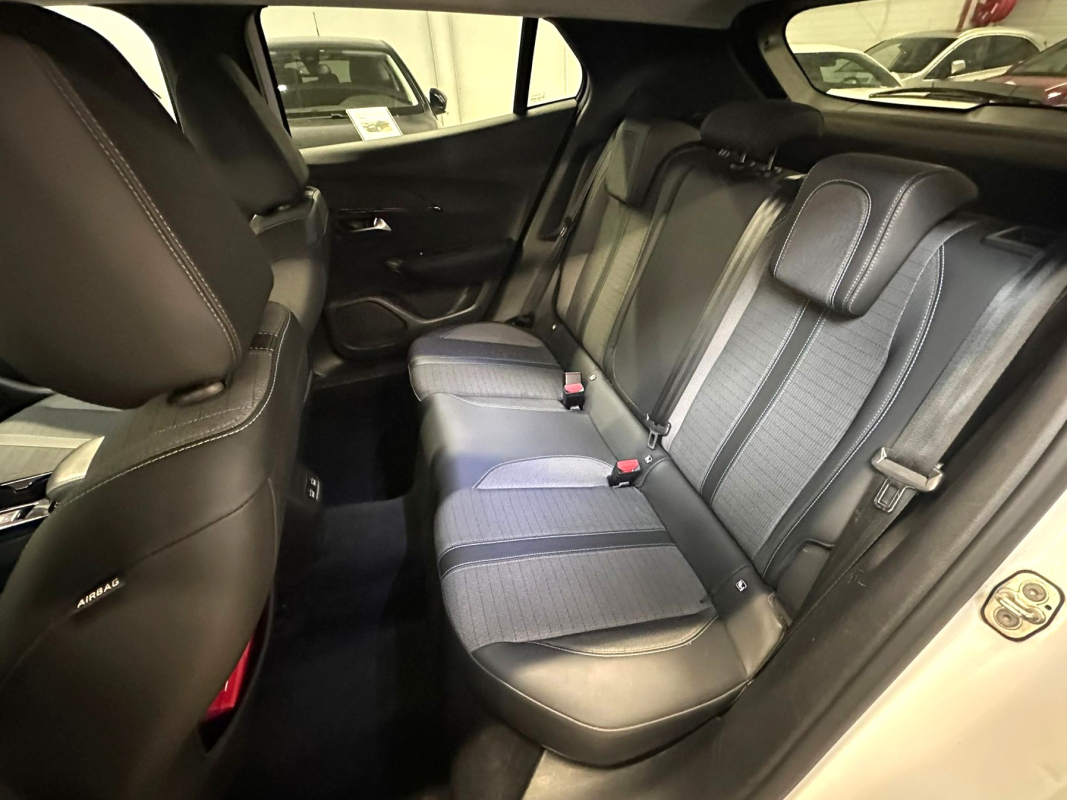 Peugeot 2008 — 12