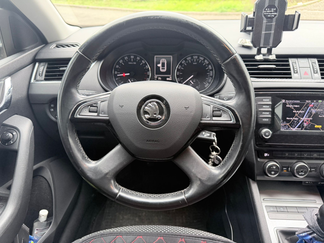 Skoda Octavia Combi — 8