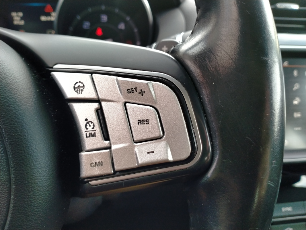Jaguar XE — 27