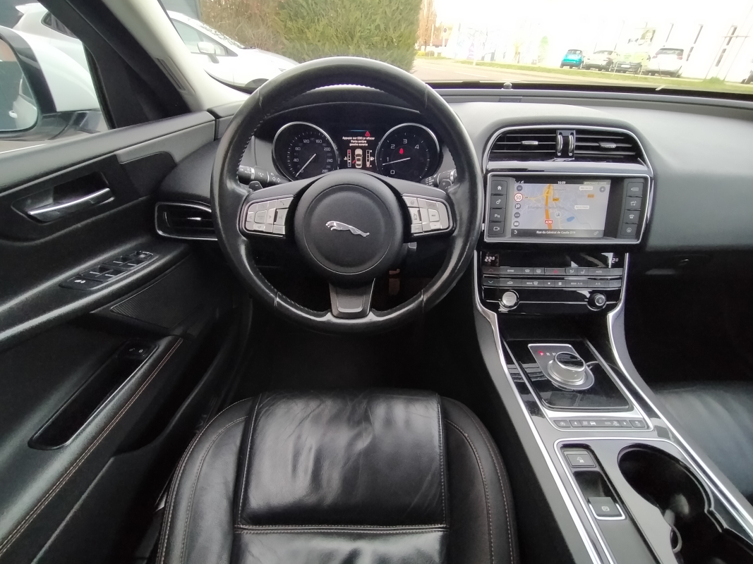 Jaguar XE — 18