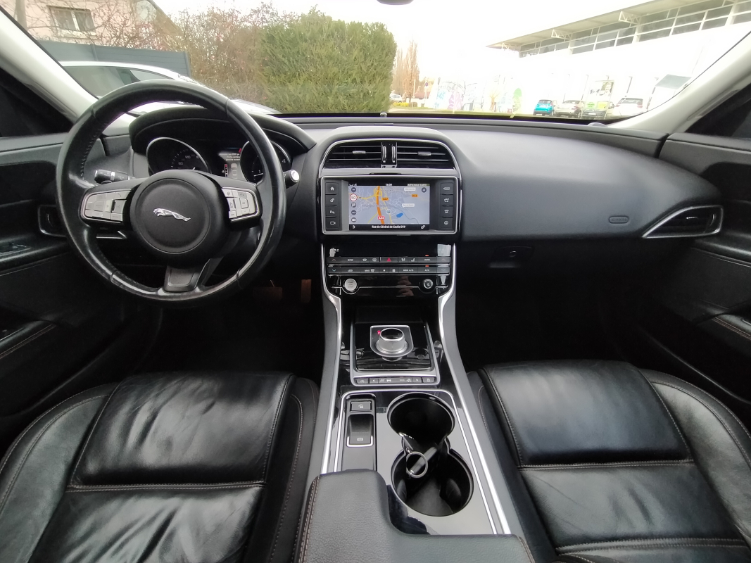 Jaguar XE — 17