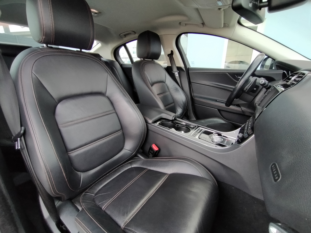 Jaguar XE — 12