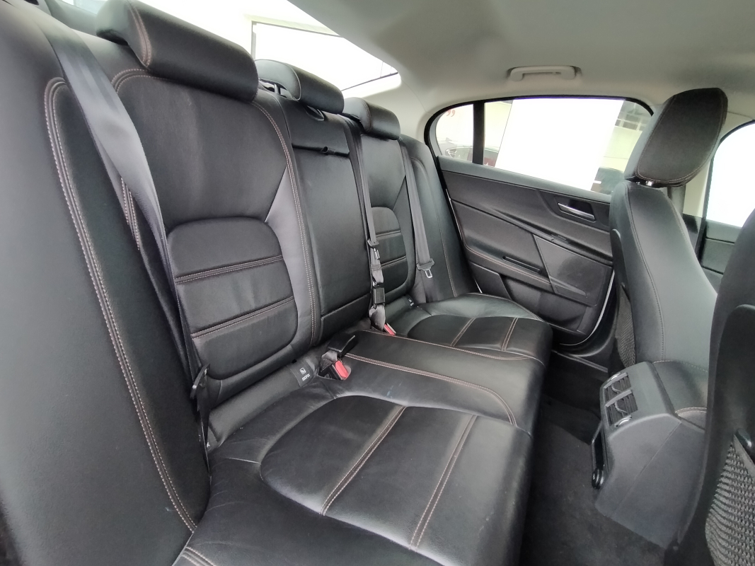 Jaguar XE — 15