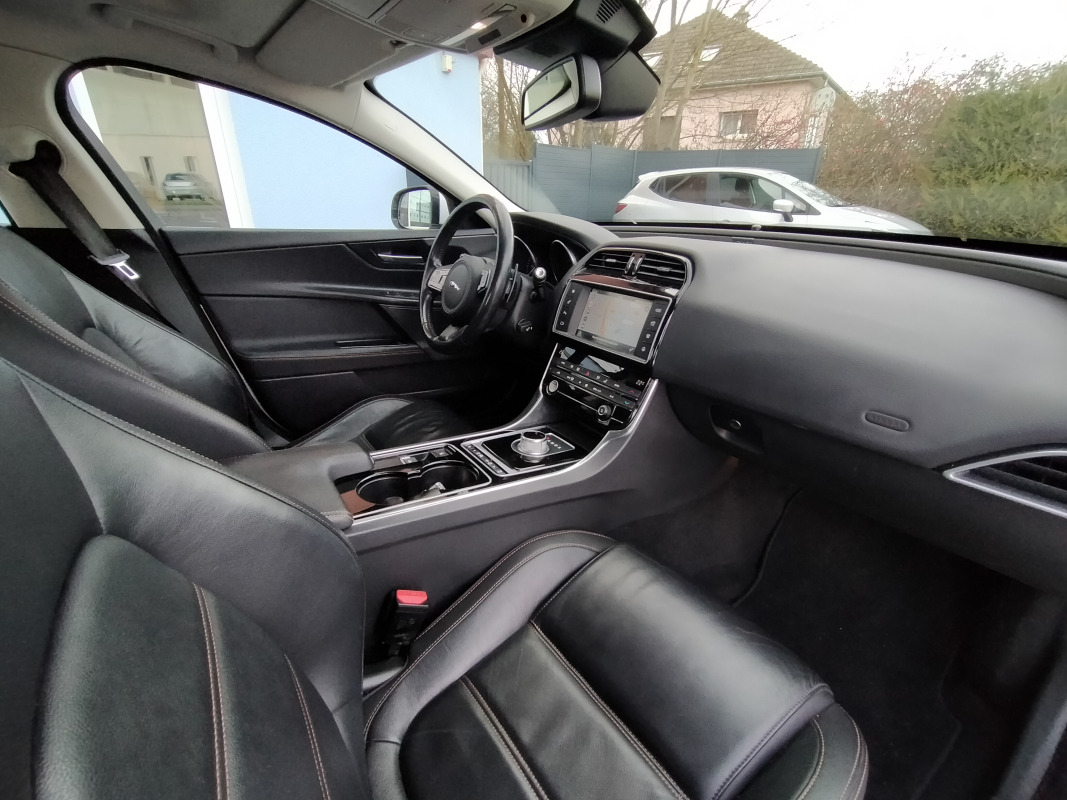 Jaguar XE — 11