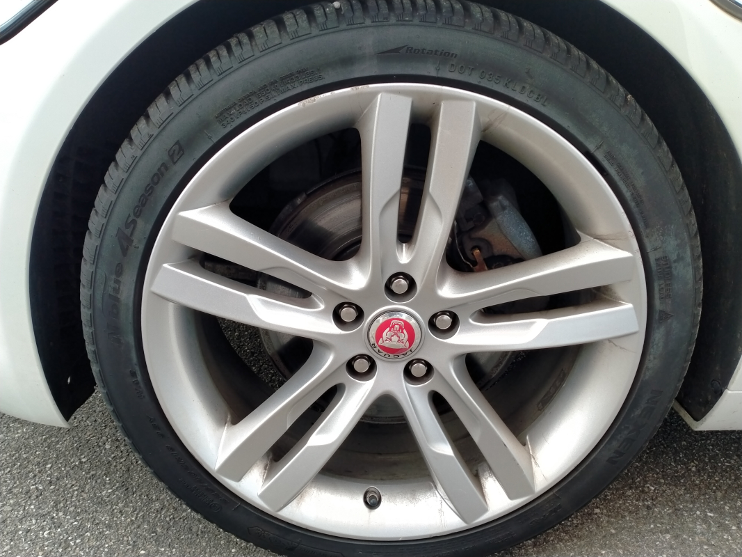 Jaguar XE — 36