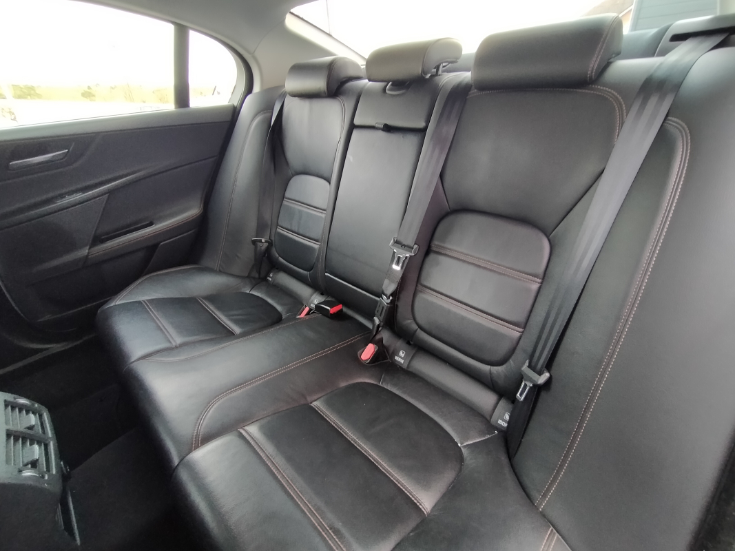 Jaguar XE — 13