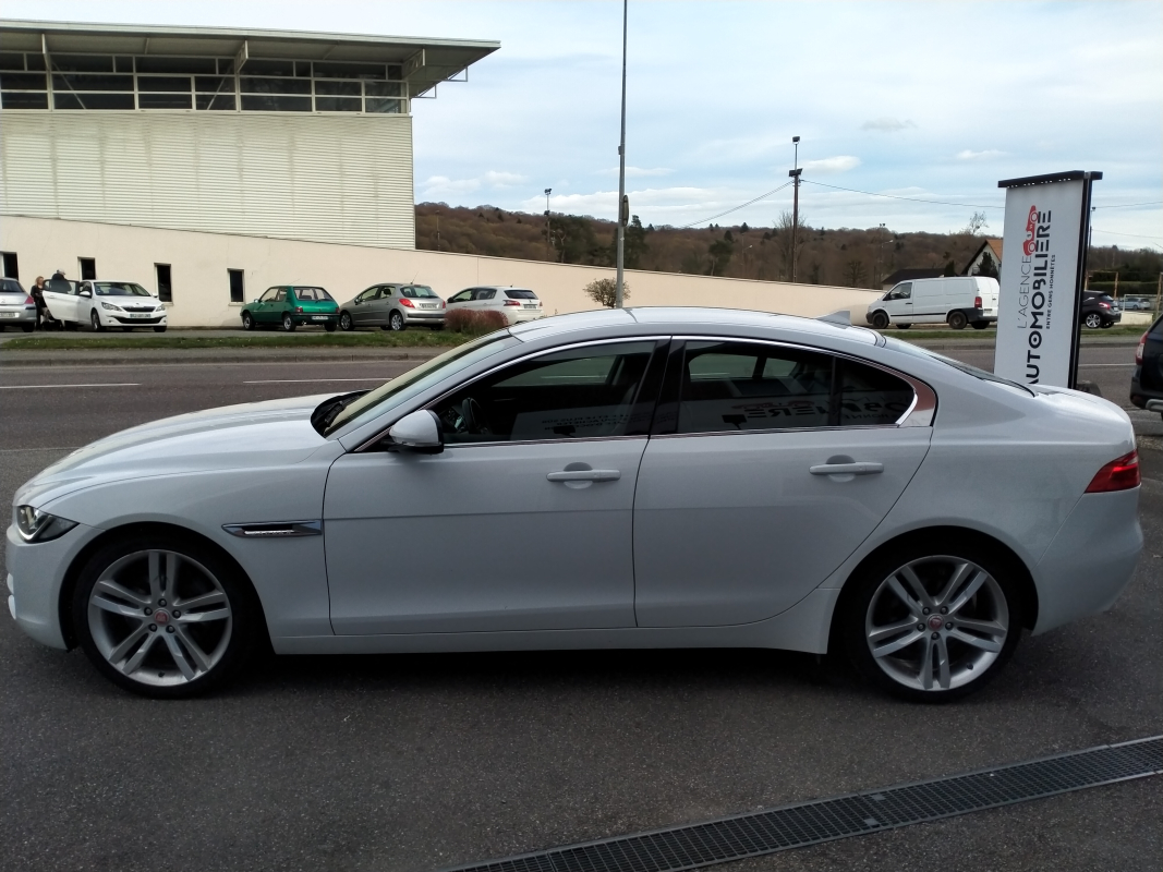 Jaguar XE — 4