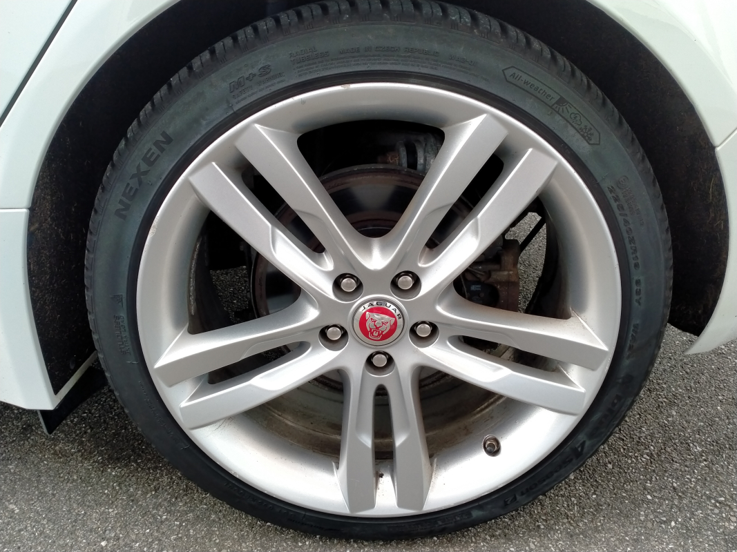 Jaguar XE — 38