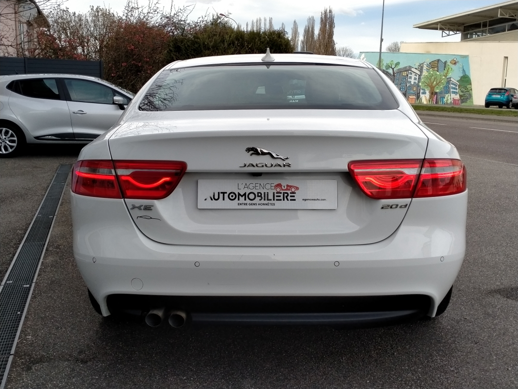 Jaguar XE — 6