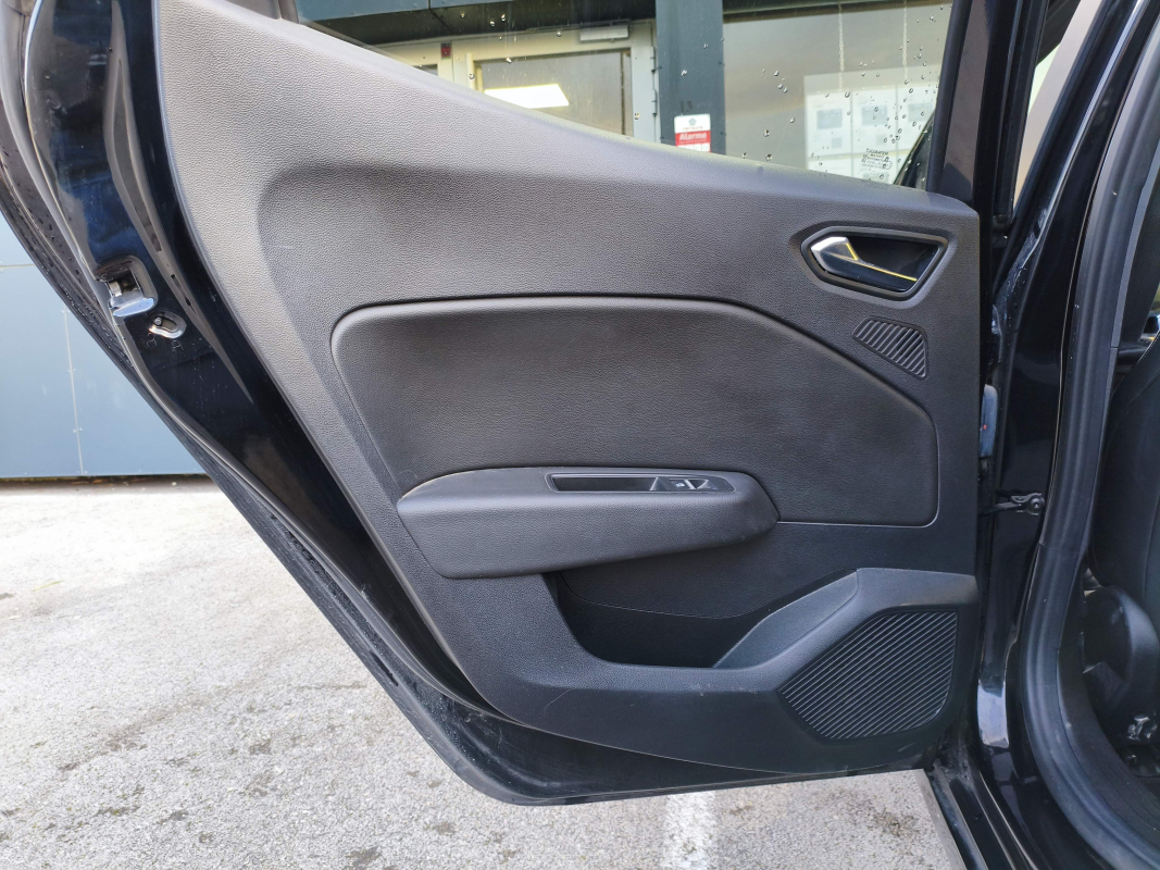 Renault Clio — 25