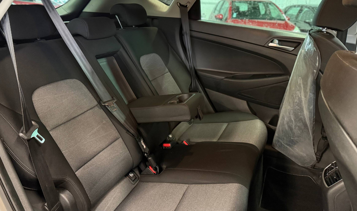 Hyundai Tucson — 16