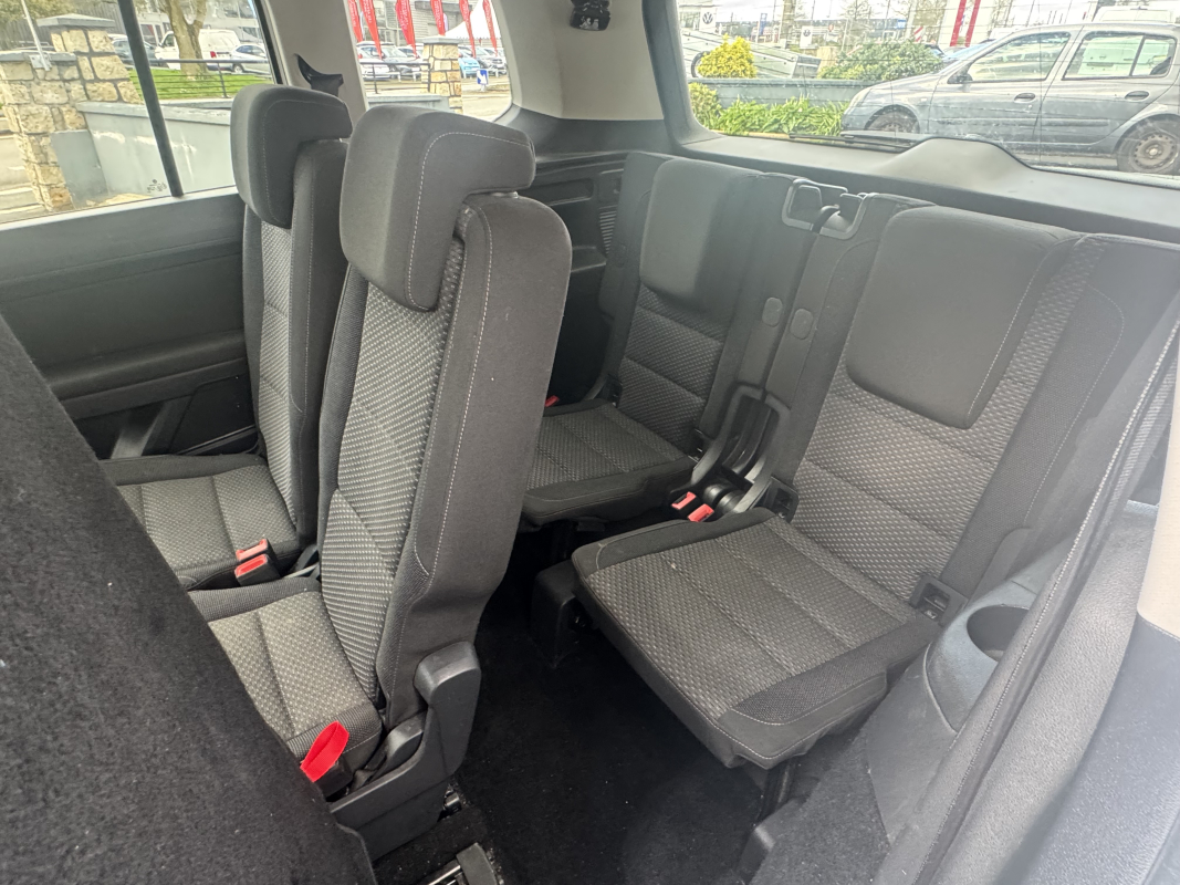 Volkswagen Touran — 10