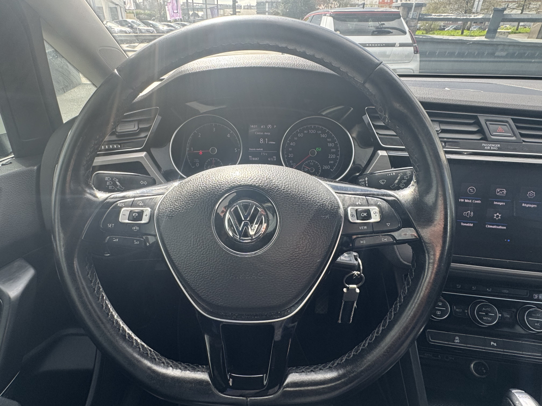 Volkswagen Touran — 22