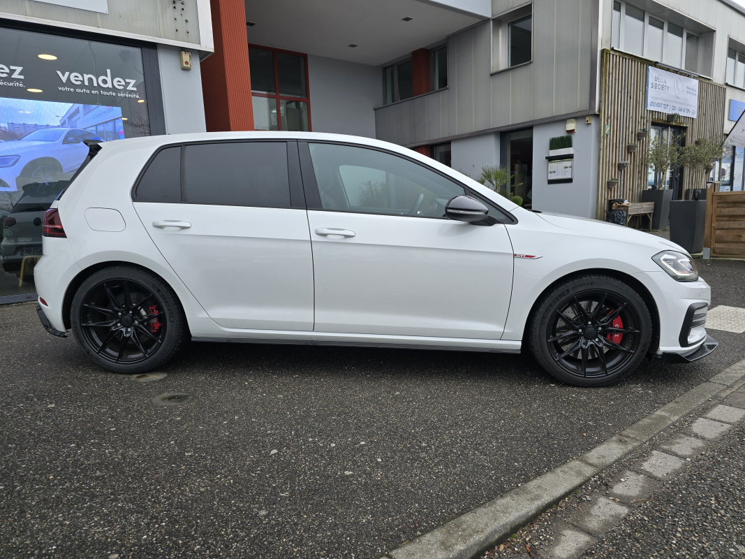 Volkswagen Golf — 3