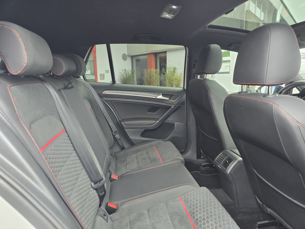 Volkswagen Golf — 14