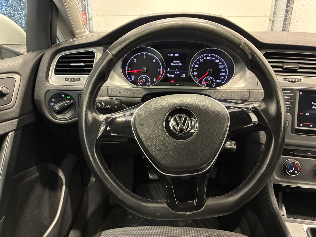 Volkswagen Golf — 18