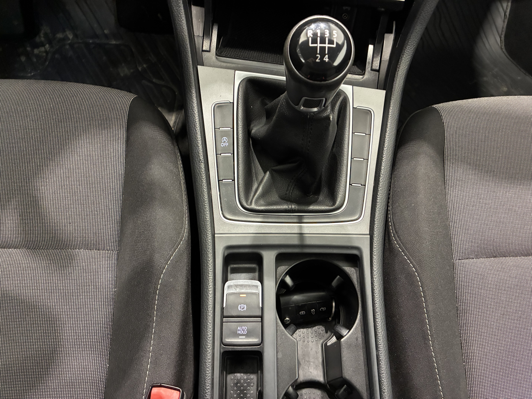 Volkswagen Golf — 21