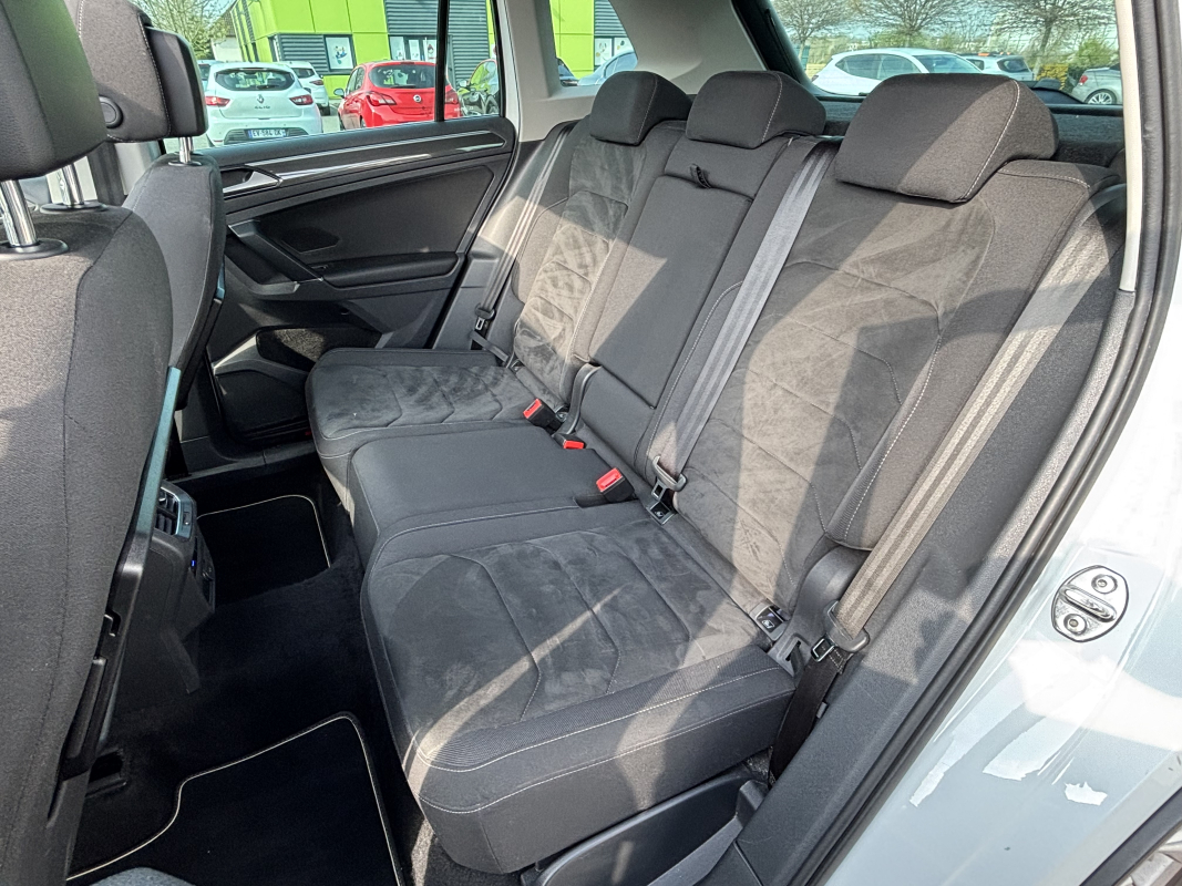 Volkswagen Tiguan — 12