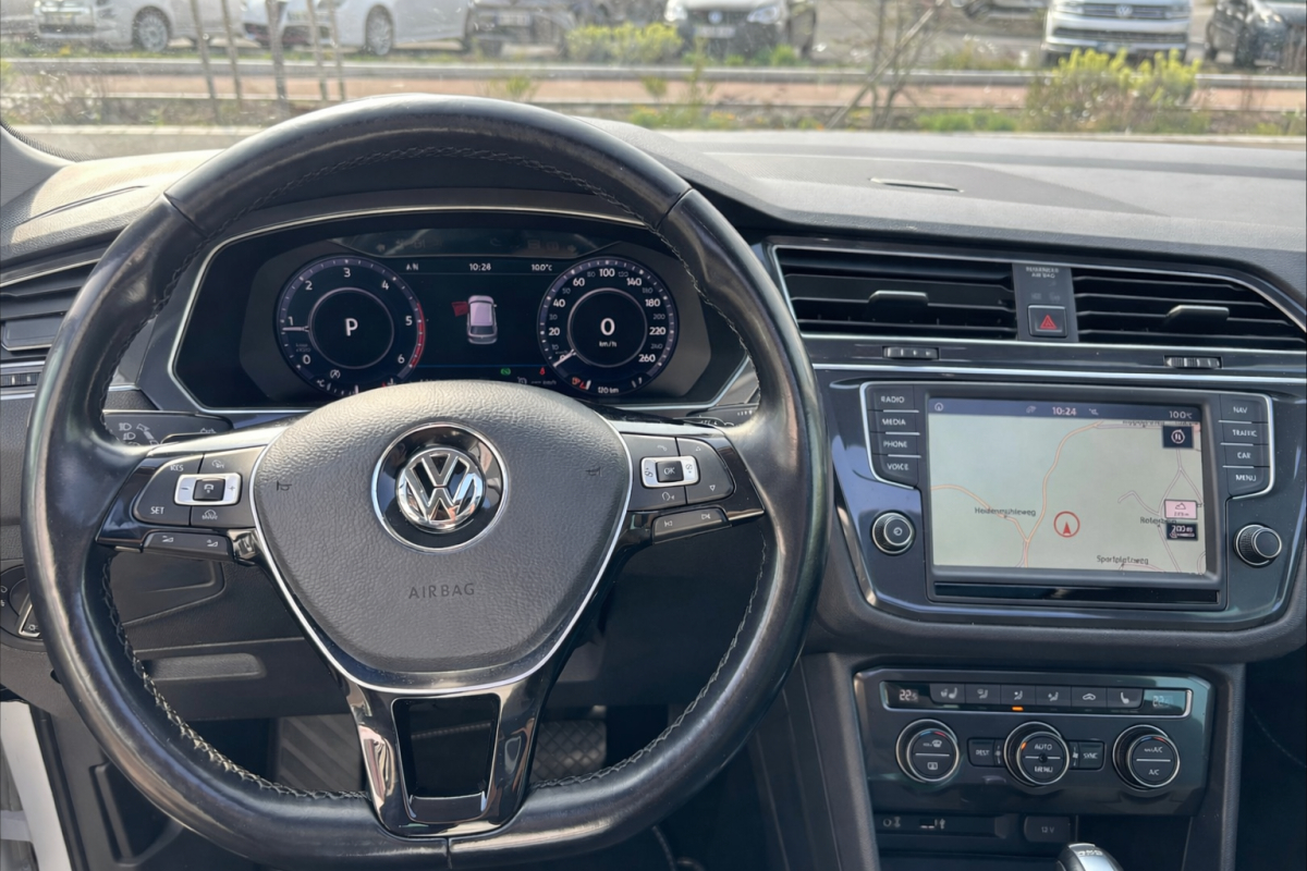 Volkswagen Tiguan — 14