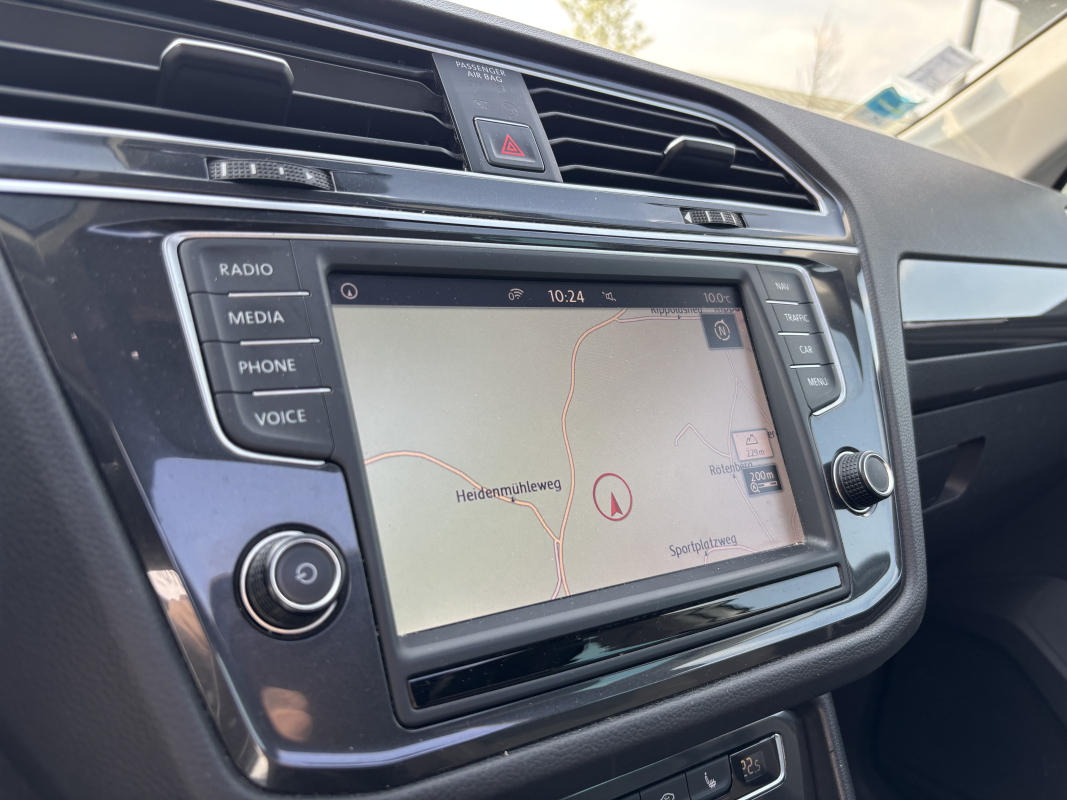 Volkswagen Tiguan — 16