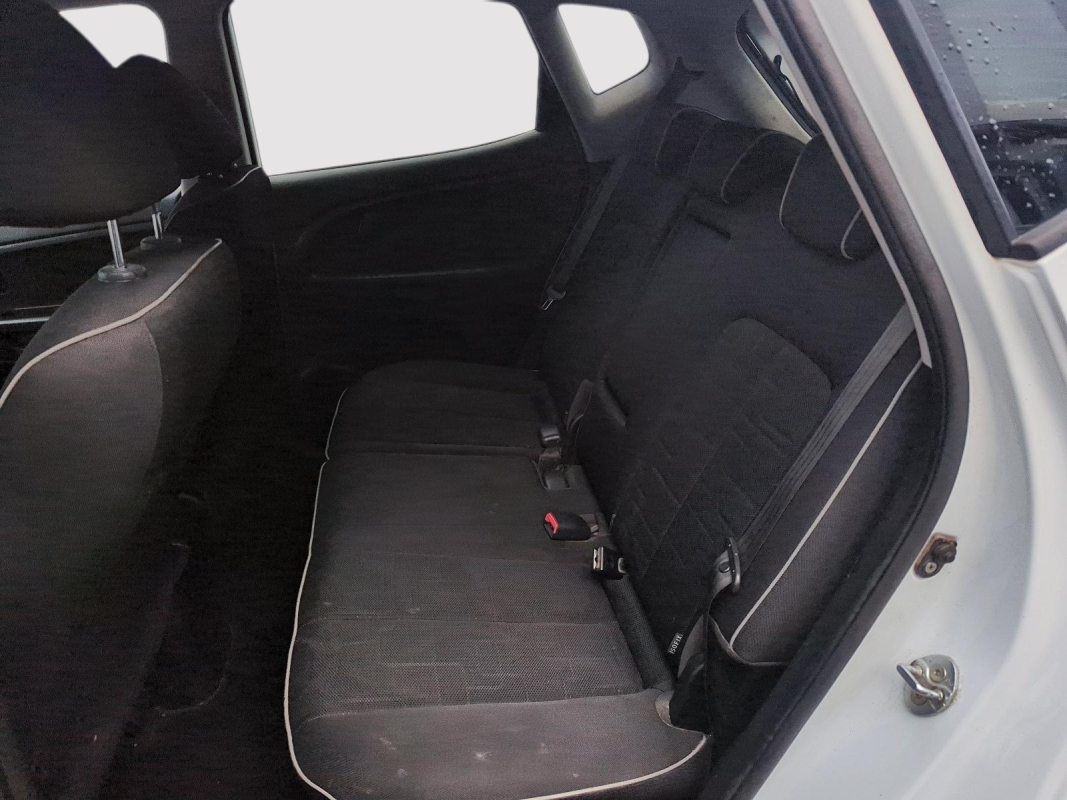 Kia Venga — 10
