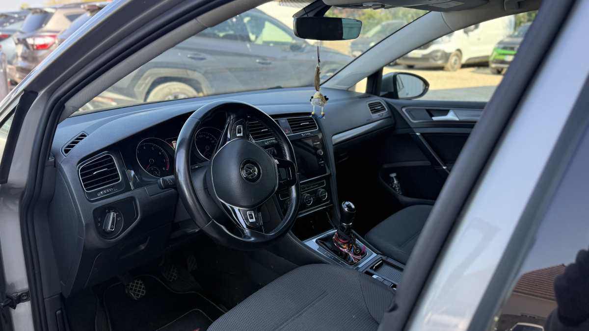 Volkswagen Golf — 9