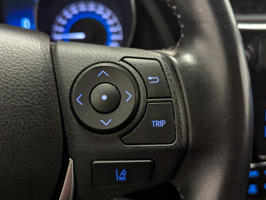Toyota Auris — 12