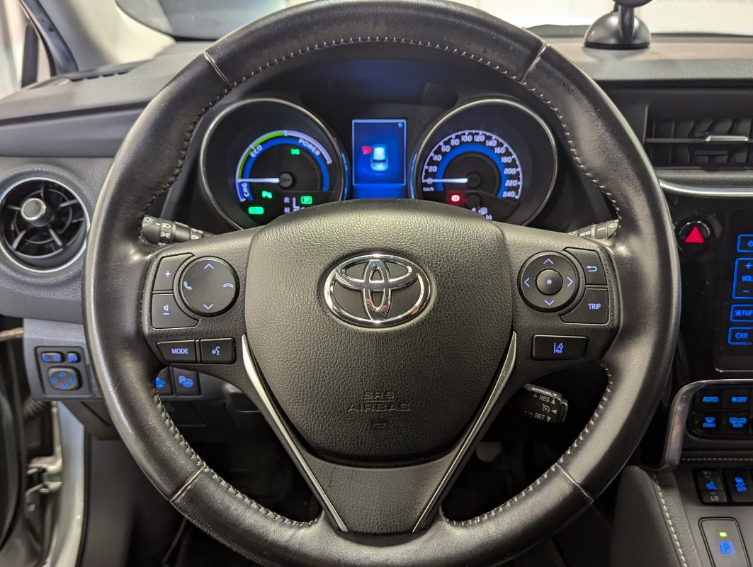 Toyota Auris — 10
