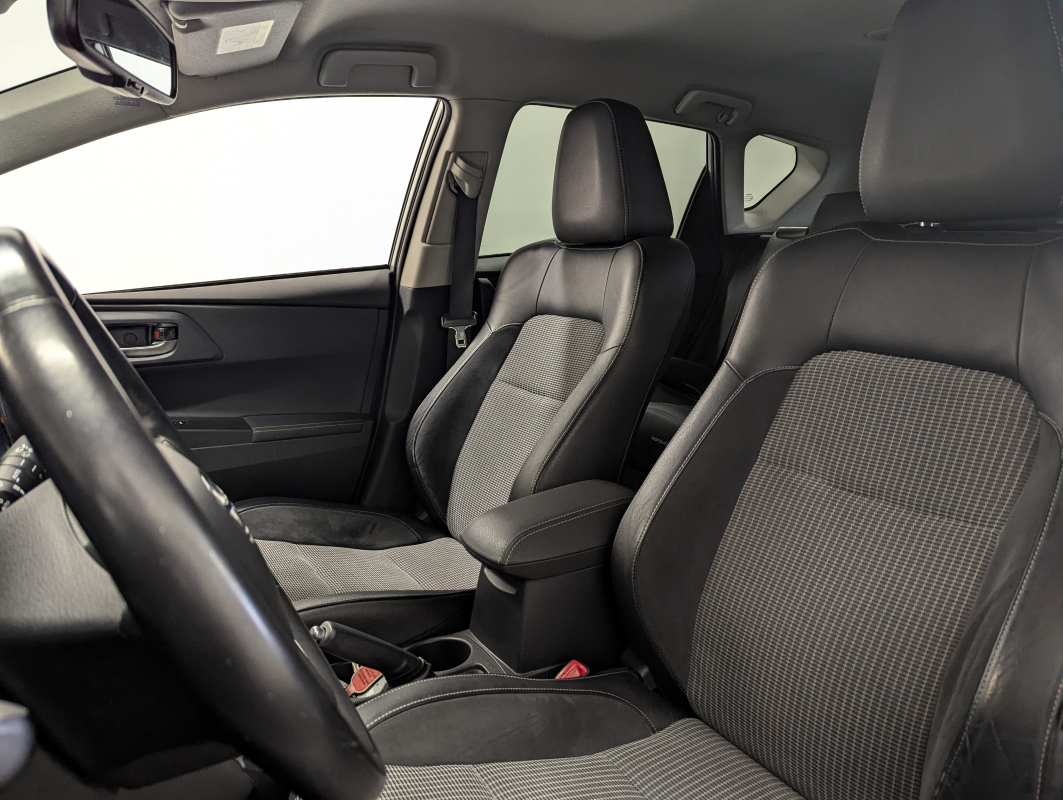 Toyota Auris — 7