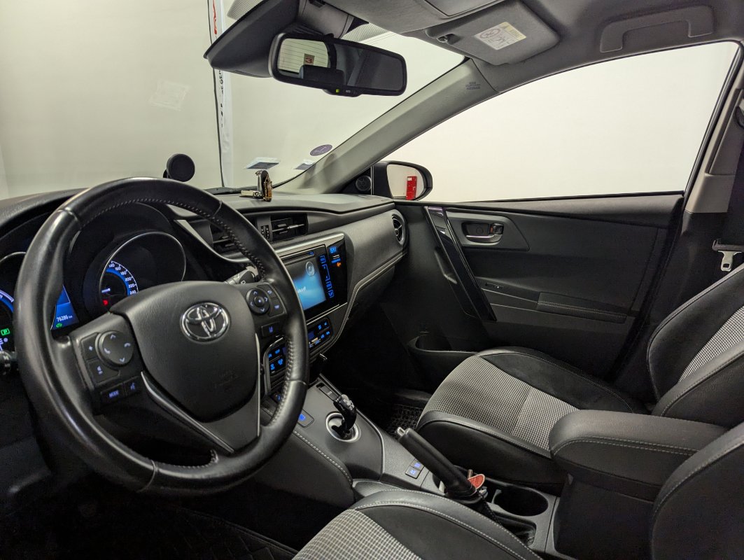 Toyota Auris — 8