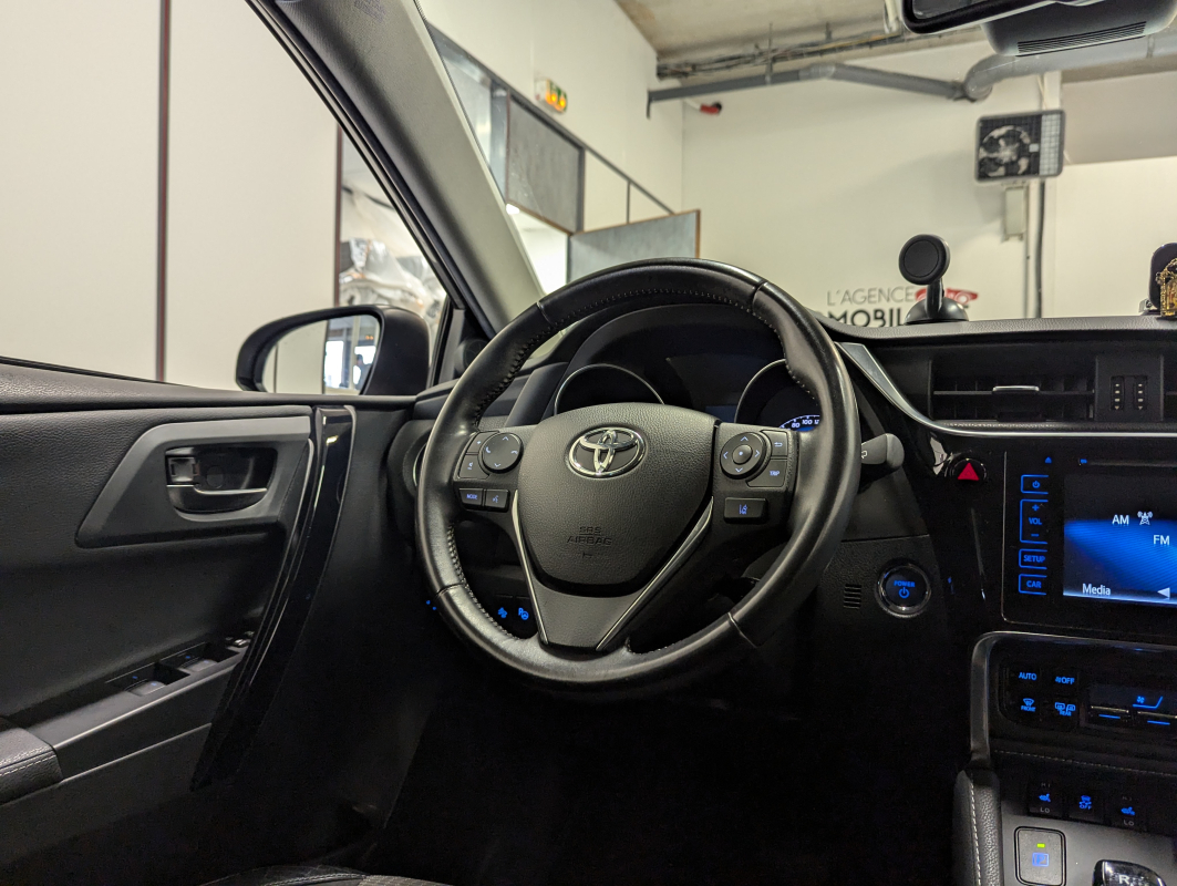 Toyota Auris — 9
